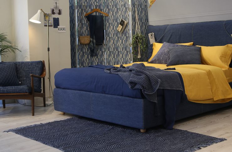 Stile urban: decorare la camera da letto con un letto in denim