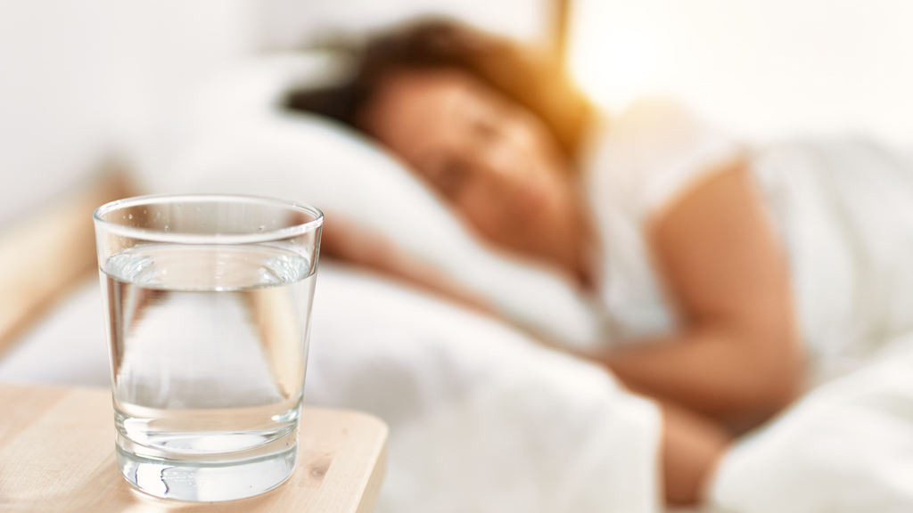 bere-acqua-prima-di-dormire-fa-bene-al-cuore Bere acqua prima di dormire fa bene al cuore?